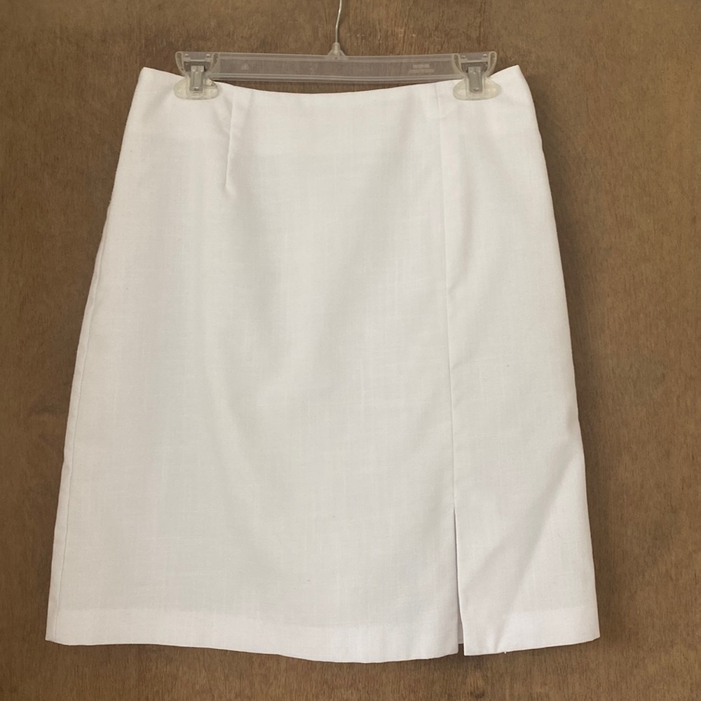 Dress barn skirt white in color size 8